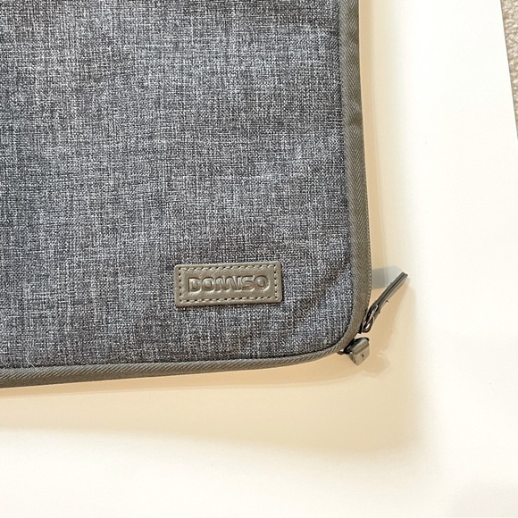 Domiso Water-resistant Laptop Sleeve - Picture 2 of 11